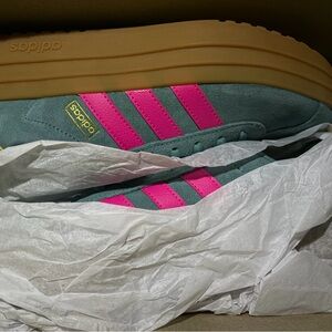 Adidas court bold Green Sneakers with Pink Accents